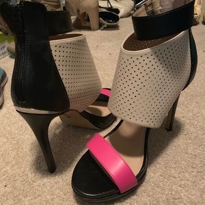 Juicy Couture heels size 9